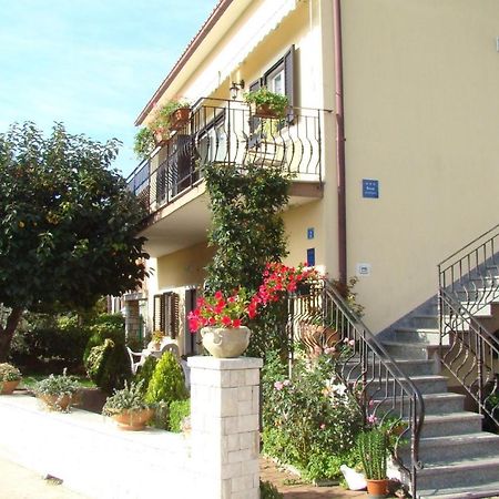 Apartment Complex Orzan Lovrecica Экстерьер фото